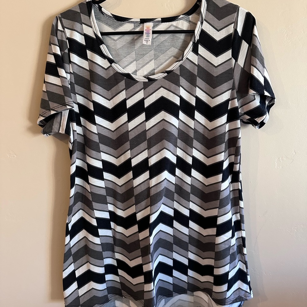 LuLaRoe Black and Gray Chevron Short Sleeve Top
